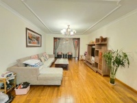 4室2廳1陽(yáng)臺(tái) 拓東大城二期客廳