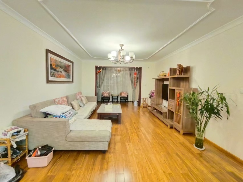 4室2廳1陽(yáng)臺(tái) 拓東大城二期客廳