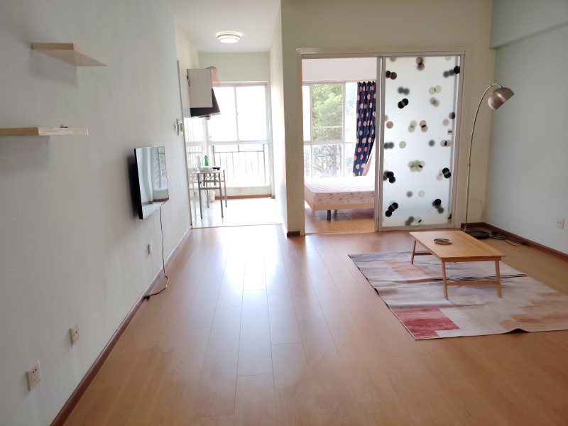 1室1廳 中環(huán)金界客廳