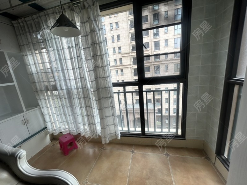 2室2廳1陽臺(tái) 中鐵水岸青城A1地塊陽臺(tái)