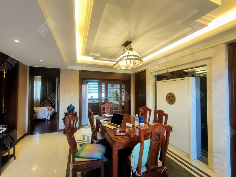 4室2廳2陽臺 香檳小鎮(zhèn)別墅餐廳