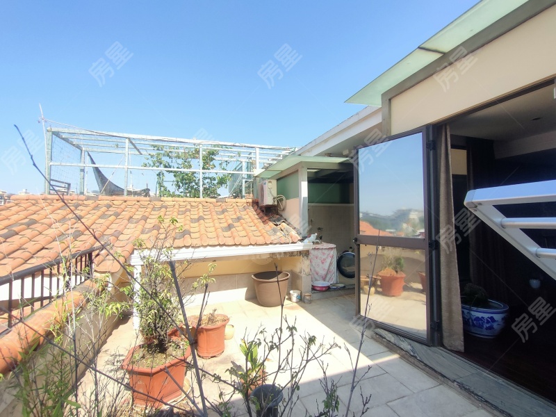 4室2廳2陽臺 香檳小鎮(zhèn)別墅陽臺