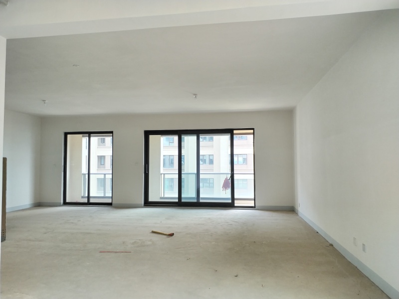 4室2廳2陽臺 昆明融創(chuàng)文旅城九云府南區(qū)客廳