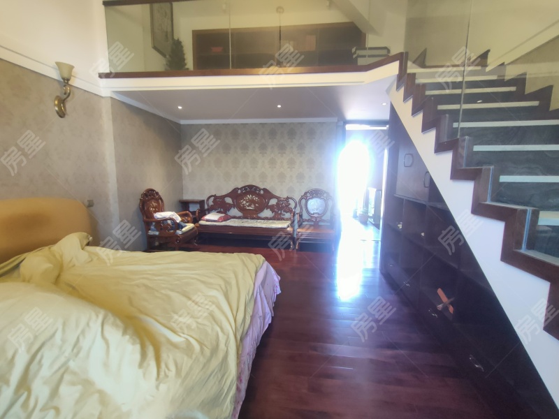 4室2廳2陽臺 香檳小鎮(zhèn)別墅臥室