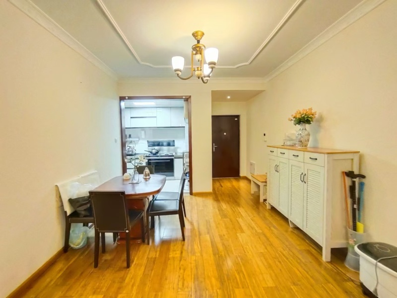 4室2廳1陽(yáng)臺(tái) 拓東大城二期餐廳