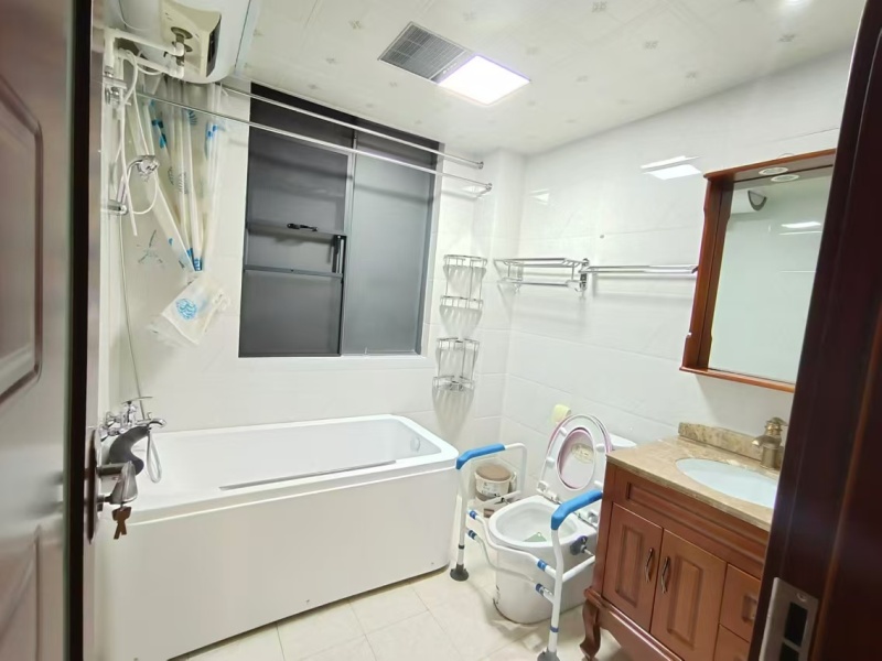 4室2廳1陽(yáng)臺(tái) 拓東大城二期衛(wèi)生間