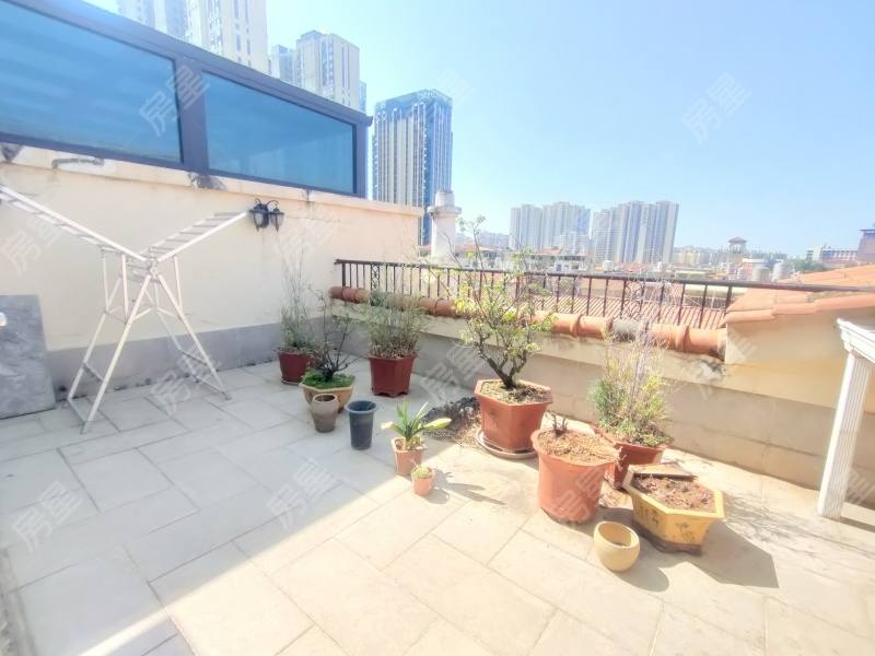 4室2廳2陽臺 香檳小鎮(zhèn)別墅陽臺