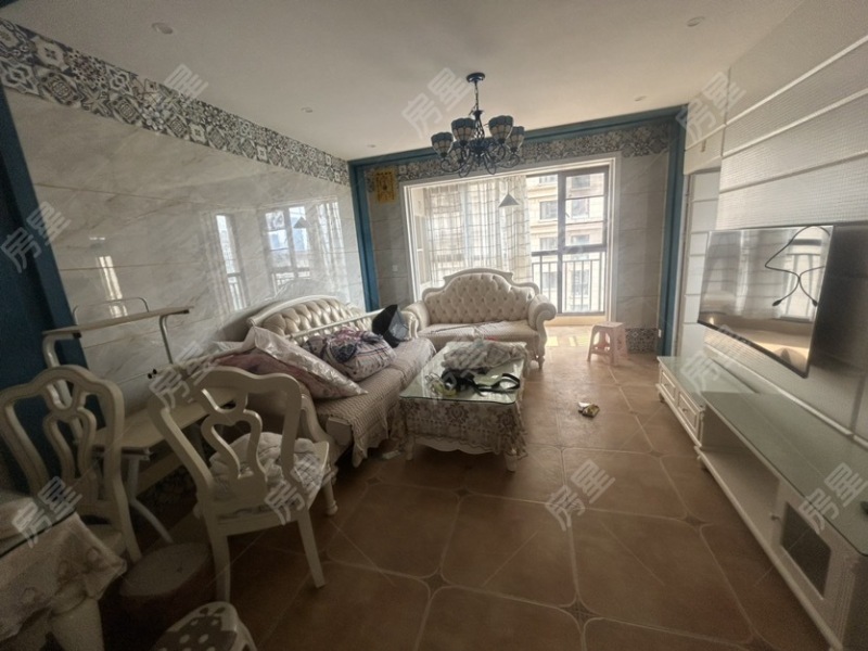 2室2廳1陽臺(tái) 中鐵水岸青城A1地塊客廳