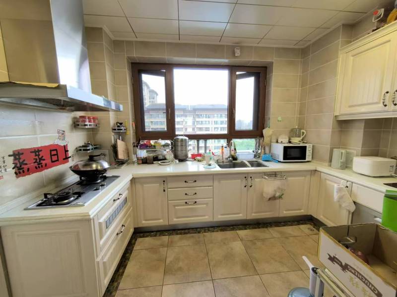 4室2廳1陽臺 綠地海珀瀾庭廚房