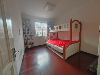 4室2廳2陽(yáng)臺(tái) 興華街110號(hào)