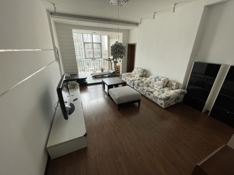 4室2廳2陽臺(tái) 恒安新鄰居客廳