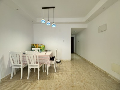 3室2廳2陽(yáng)臺(tái) 西南海天璽苑