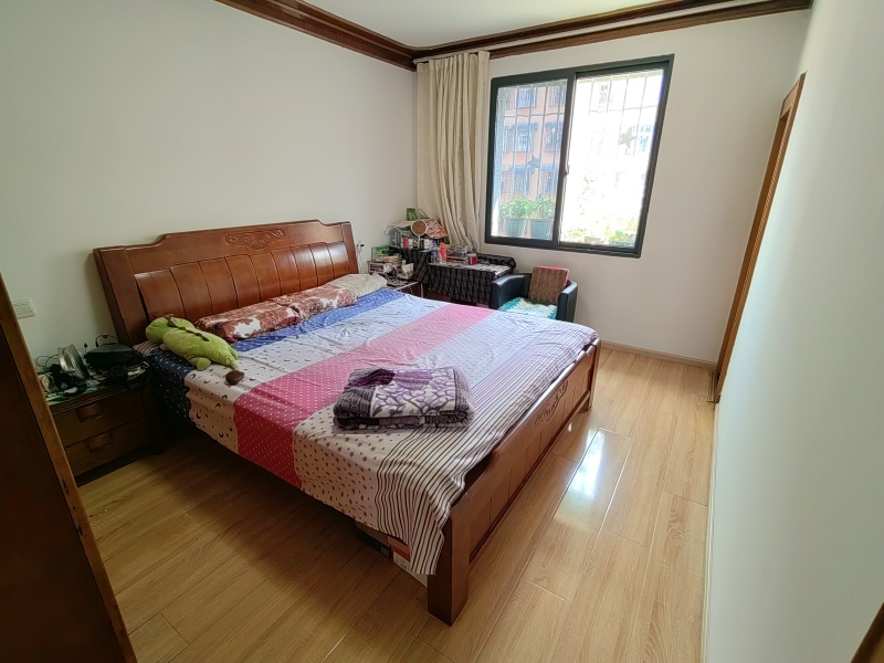 4室2廳1陽臺 金星小區(qū)臥室