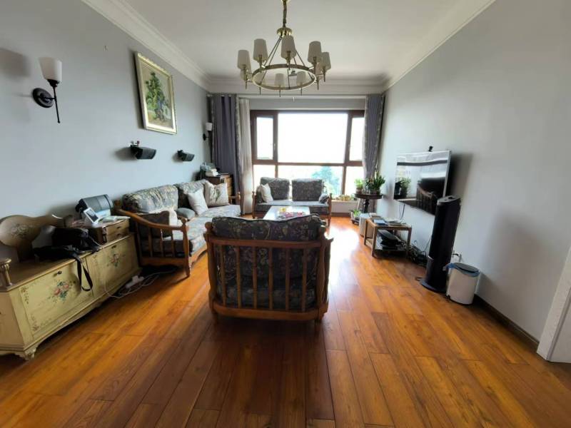 4室2廳1陽臺 綠地海珀瀾庭客廳