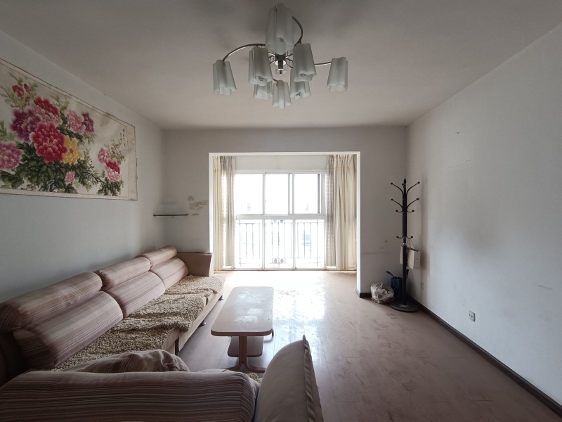 3室2廳2陽臺(tái) 恒安新鄰居客廳