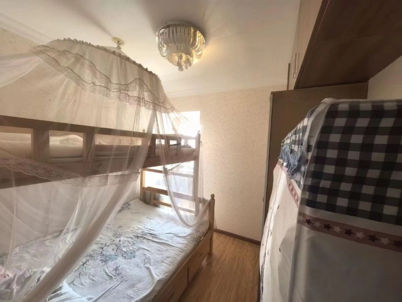 2室2廳3陽臺(tái) 紅星國(guó)際紫郡臥室