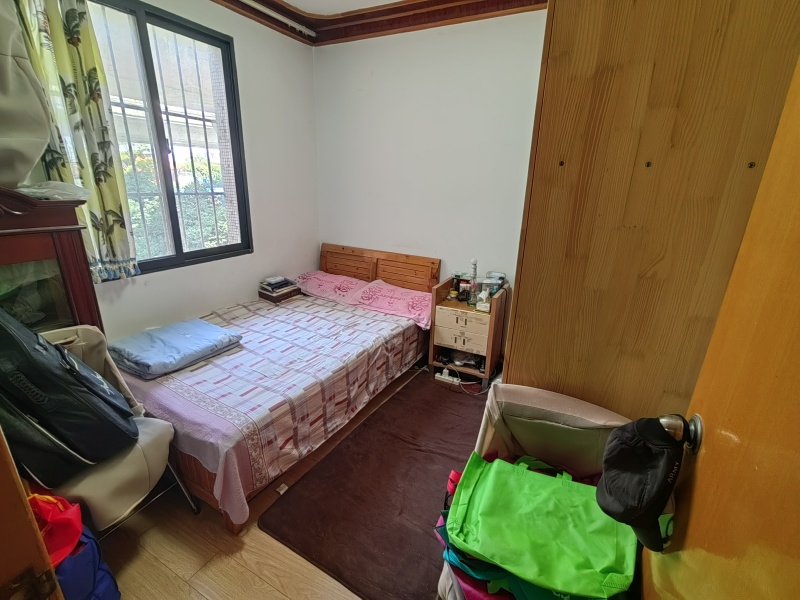 4室2廳1陽臺 金星小區(qū)臥室