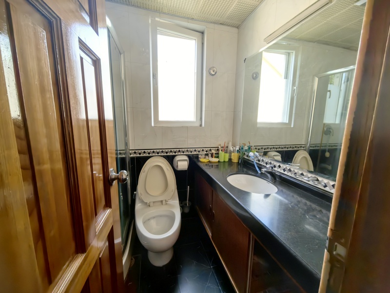 6室3廳2陽(yáng)臺(tái) 佳園上居別墅衛(wèi)生間