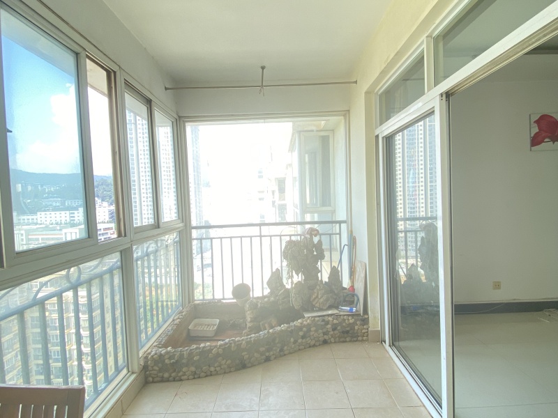 3室2廳2陽臺 遠(yuǎn)洋風(fēng)景門廳