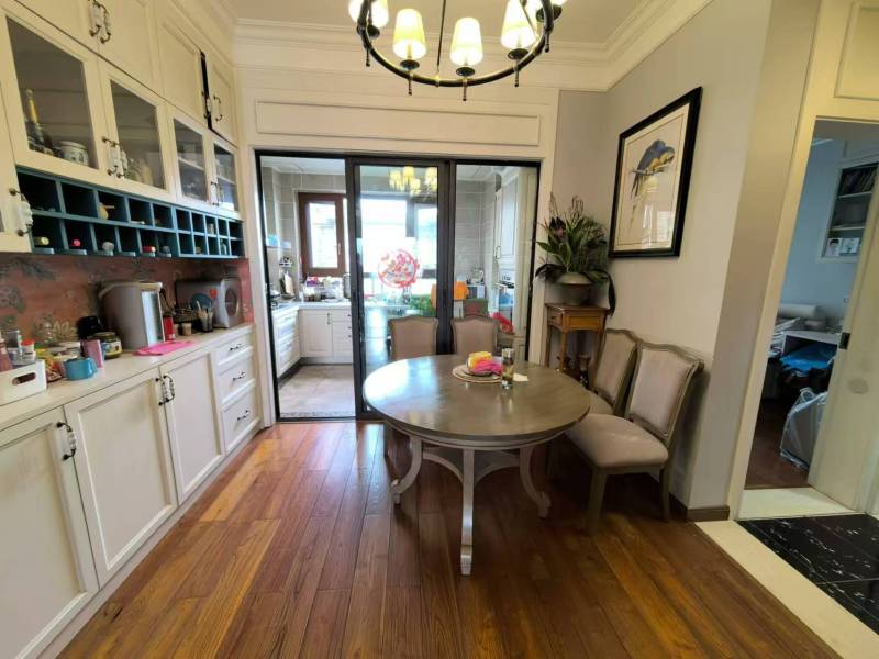 4室2廳1陽臺 綠地海珀瀾庭餐廳