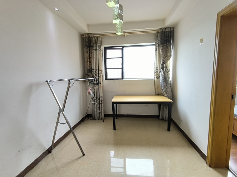 3室2廳1陽臺 南亞未來城餐廳