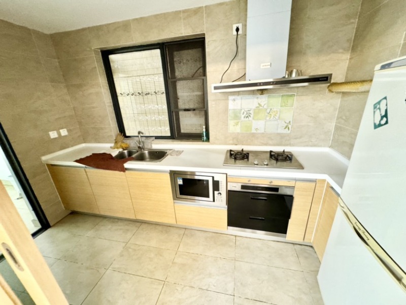 3室2廳2陽臺 濱江俊園后灣組團(tuán)廚房