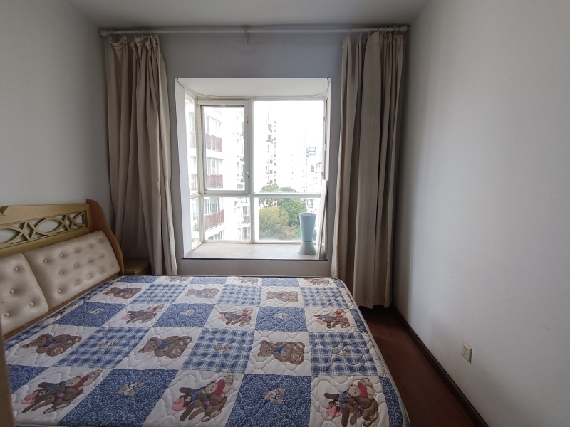 3室2廳2陽臺(tái) 恒安新鄰居客廳