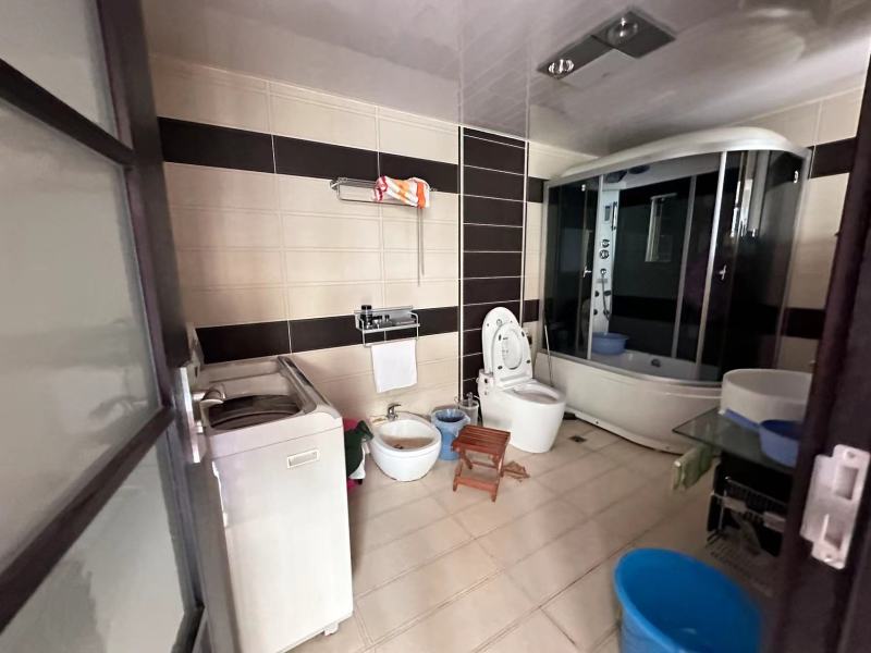 5室2廳3陽臺 都市楓林別墅衛(wèi)生間