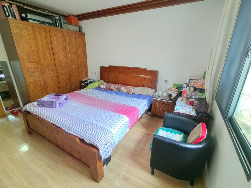 4室2廳1陽臺 金星小區(qū)臥室