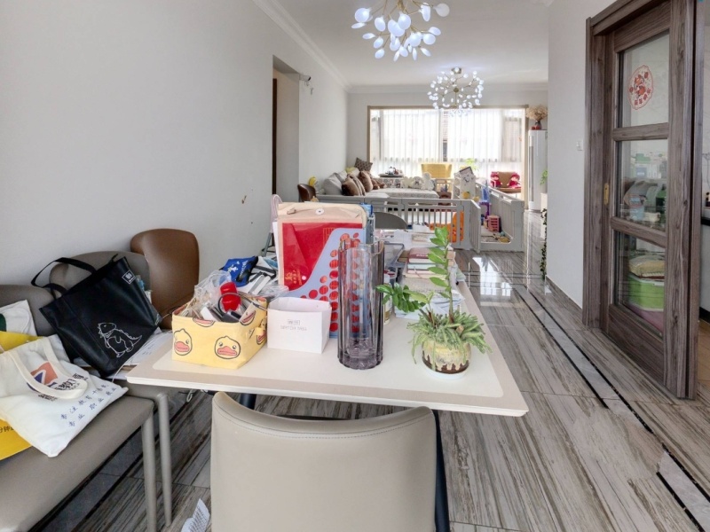 4室2廳2陽(yáng)臺(tái) 碧桂園紫臺(tái)餐廳