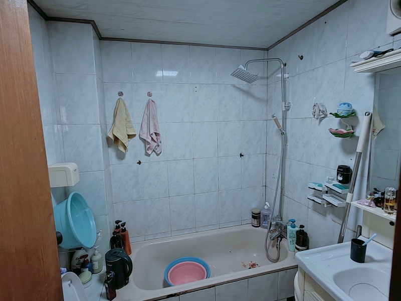 3室2廳1陽臺 南疆花園衛(wèi)生間