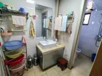 4室2廳1陽臺 金星小區(qū)衛(wèi)生間