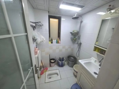 2室2廳3陽臺(tái) 紅星國(guó)際紫郡衛(wèi)生間