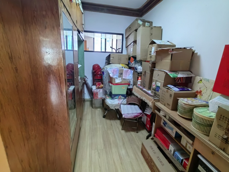 4室2廳1陽臺 金星小區(qū)書房