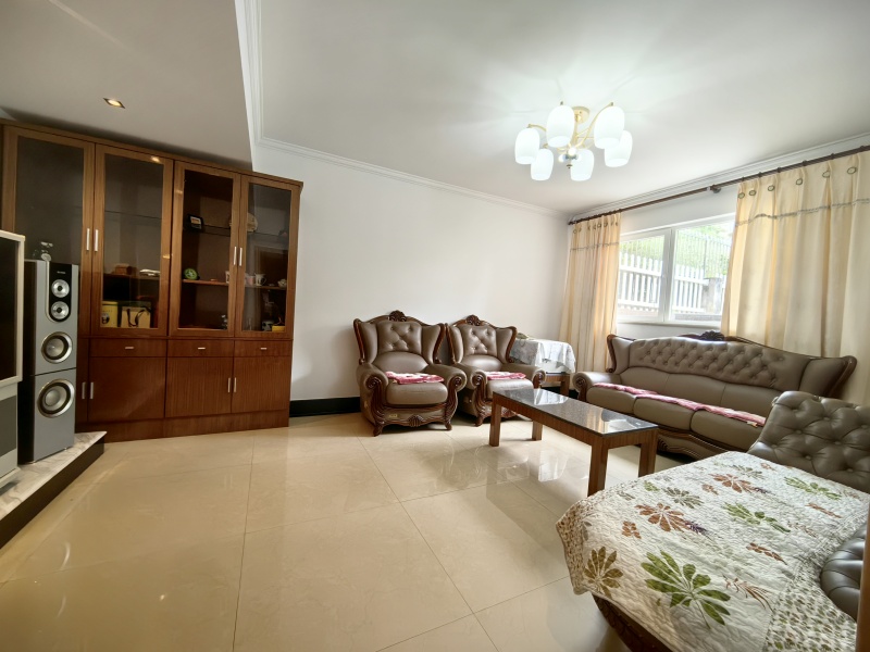 6室3廳2陽(yáng)臺(tái) 佳園上居別墅客廳