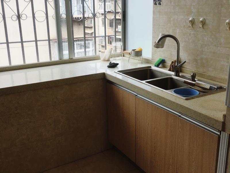 3室2廳2陽臺 白馬小區(qū)廚房