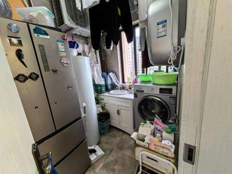 4室2廳1陽臺 綠地海珀瀾庭陽臺