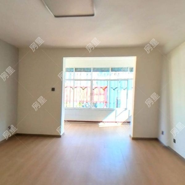 3室2廳1陽(yáng)臺(tái) 金星小區(qū)客廳