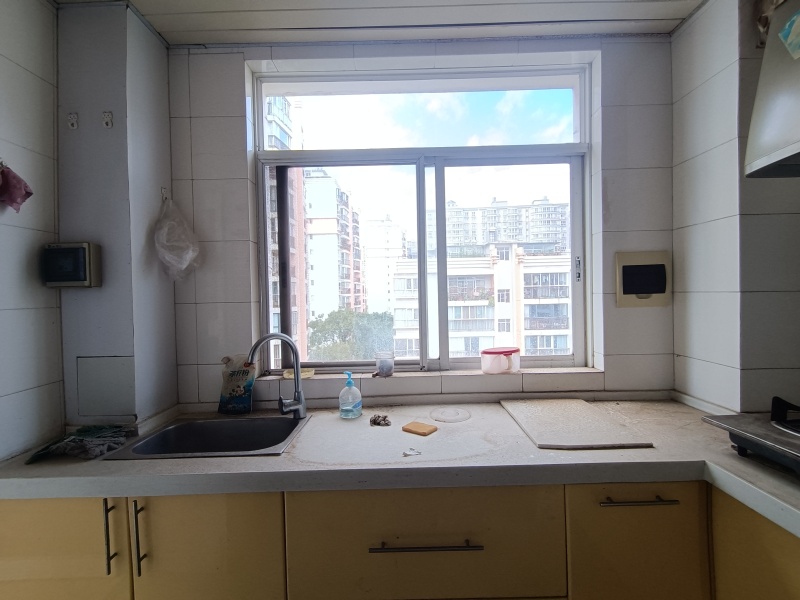 3室2廳2陽臺(tái) 恒安新鄰居客廳