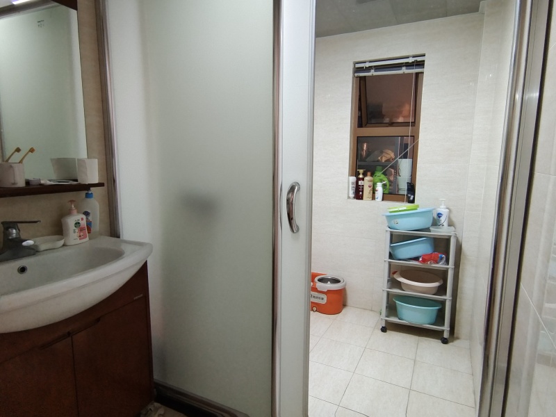 3室2廳2陽臺 花香四季衛(wèi)生間