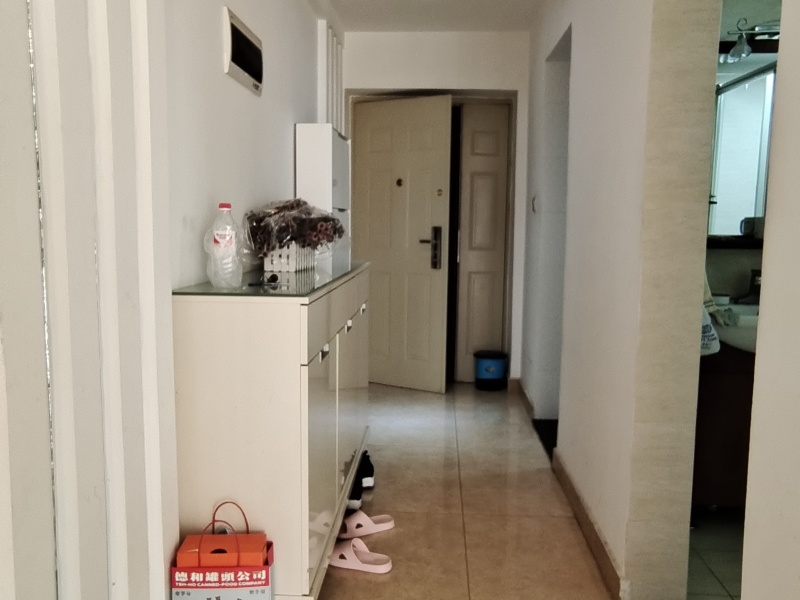 3室2廳2陽臺 花香四季門廳