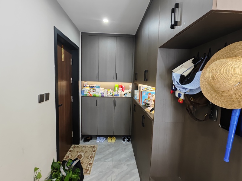 3室2廳1陽臺(tái) 招商雍和府一期門廳