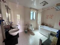 5室2廳3陽臺 都市楓林別墅衛(wèi)生間