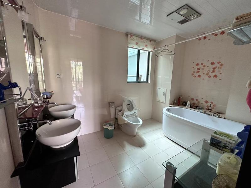 5室2廳3陽臺 都市楓林別墅衛(wèi)生間