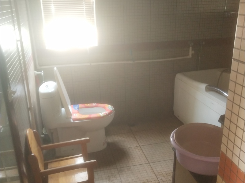 6室3廳3陽臺(tái) 南方公園衛(wèi)生間