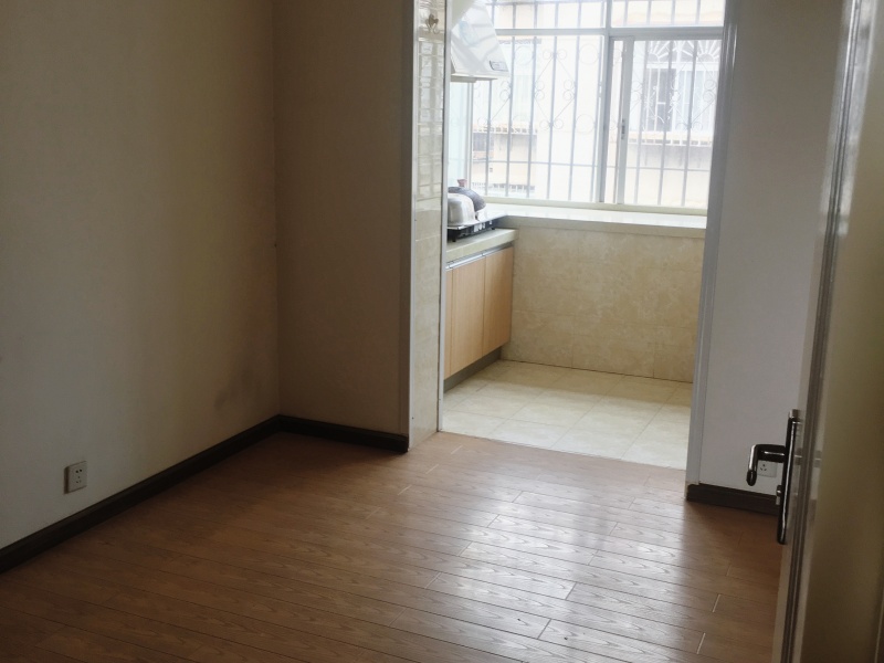 3室2廳2陽臺 白馬小區(qū)陽臺