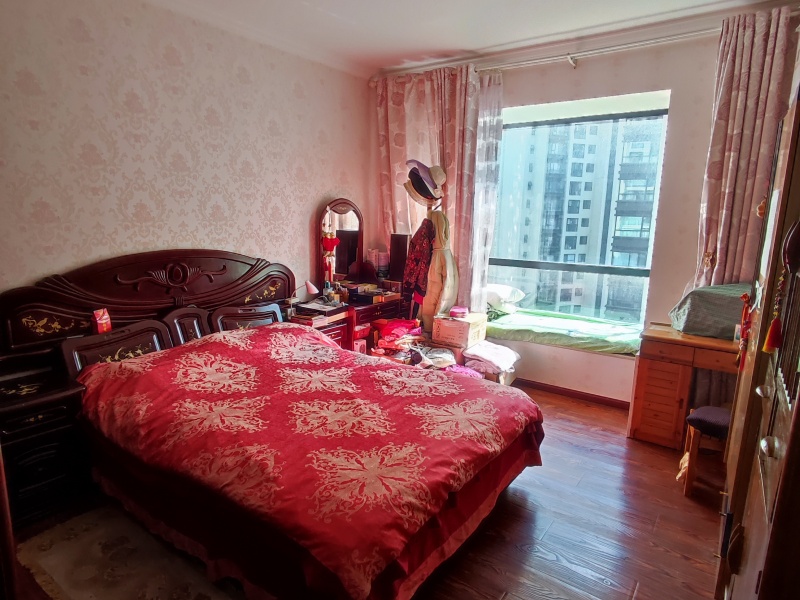 5室2廳4陽(yáng)臺(tái) 假日城市臥室