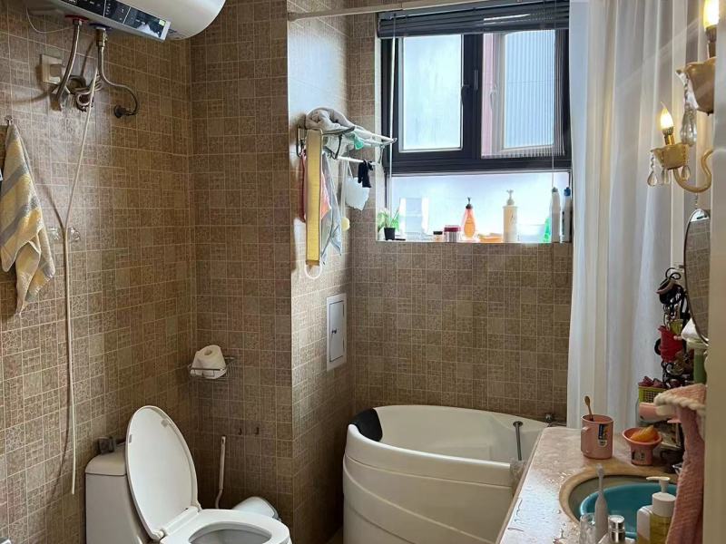 4室2廳2陽臺(tái) 和諧世紀(jì)衛(wèi)生間