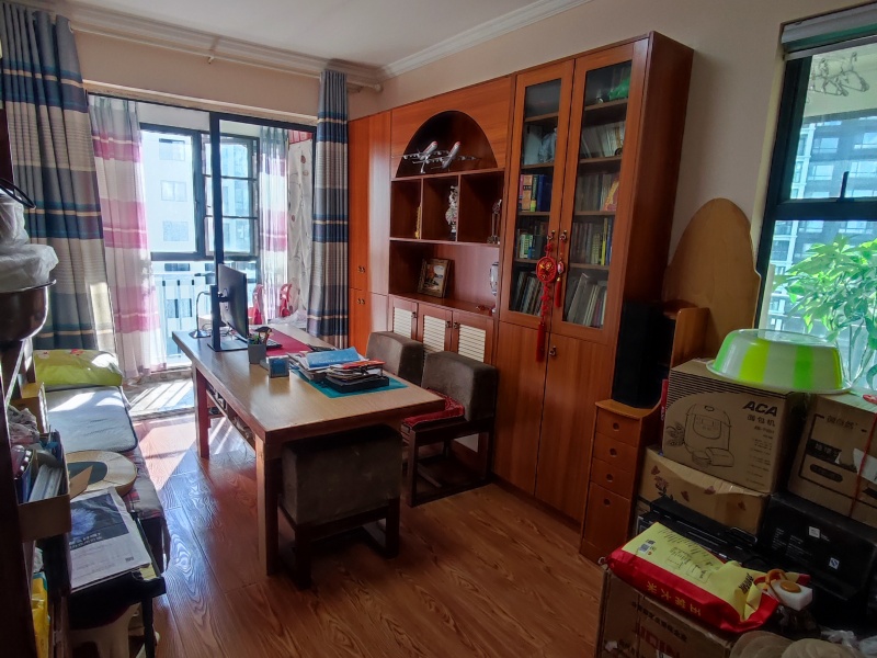 5室2廳4陽(yáng)臺(tái) 假日城市書房