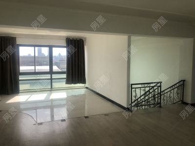 8室2廳4陽(yáng)臺(tái) 寶海豪園